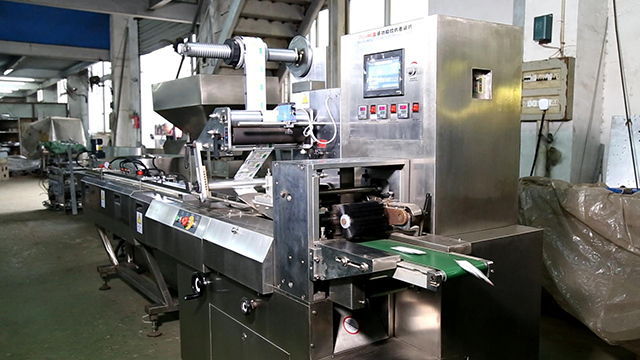 Línea de envasado automático con alimentación por mesa giratoria DXD 300Z